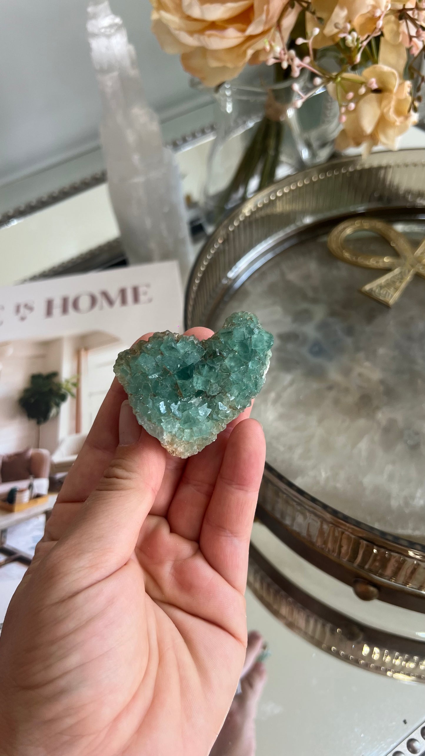 Tiny cubic fluorite formations