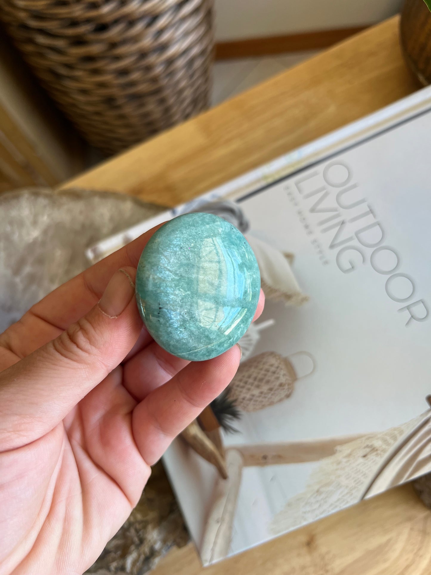 Amazonite palm stone -B